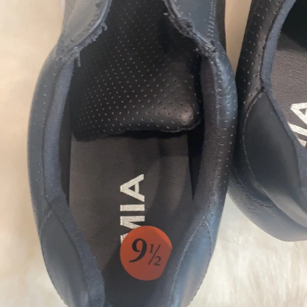MIA LYNDSIE  Sneaker Wedge Shoes.